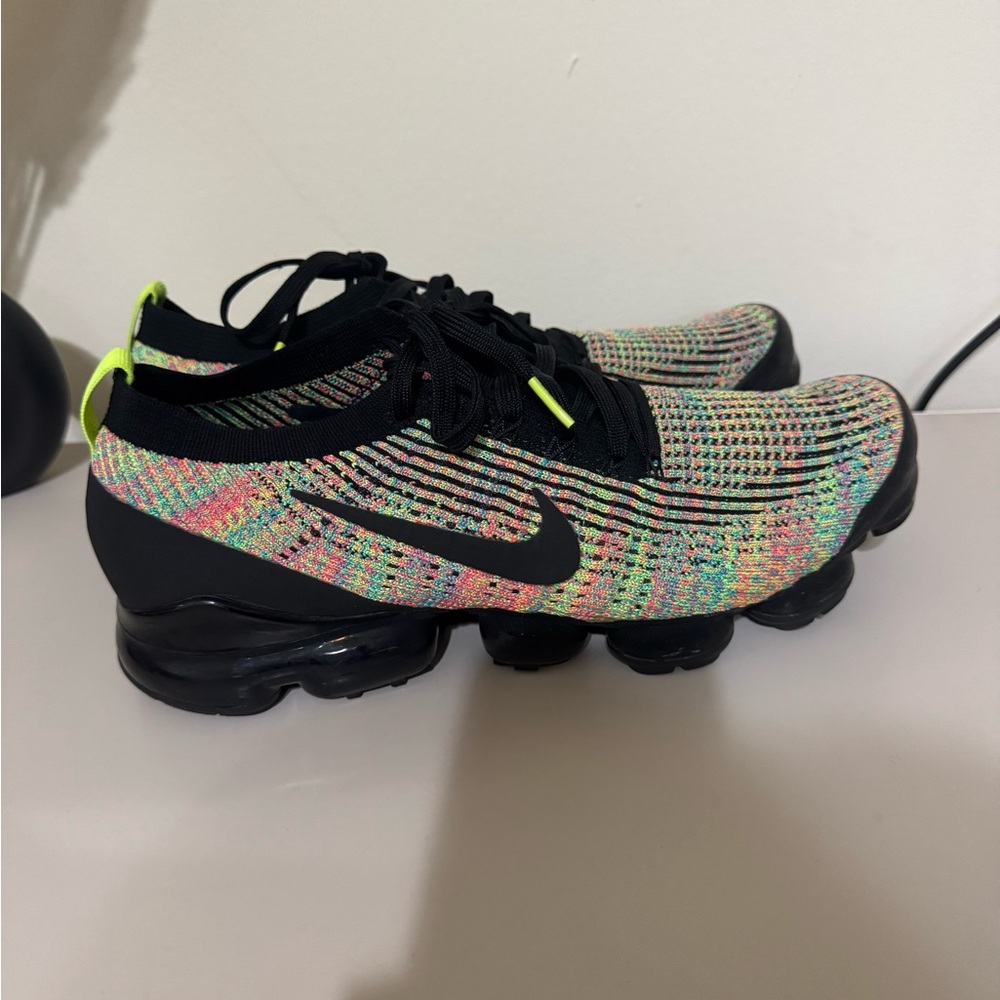 Nike Colorful Flyknit Vapormax Shoes - Picture 2 of 2